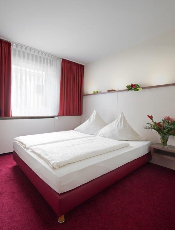 Central Hotel Garni Wurzburg Room photo